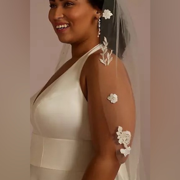 Brand new David’s Bridal Veil - Picture 4 of 5